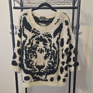 Chic Leopard Print Sweater - Black & Cream